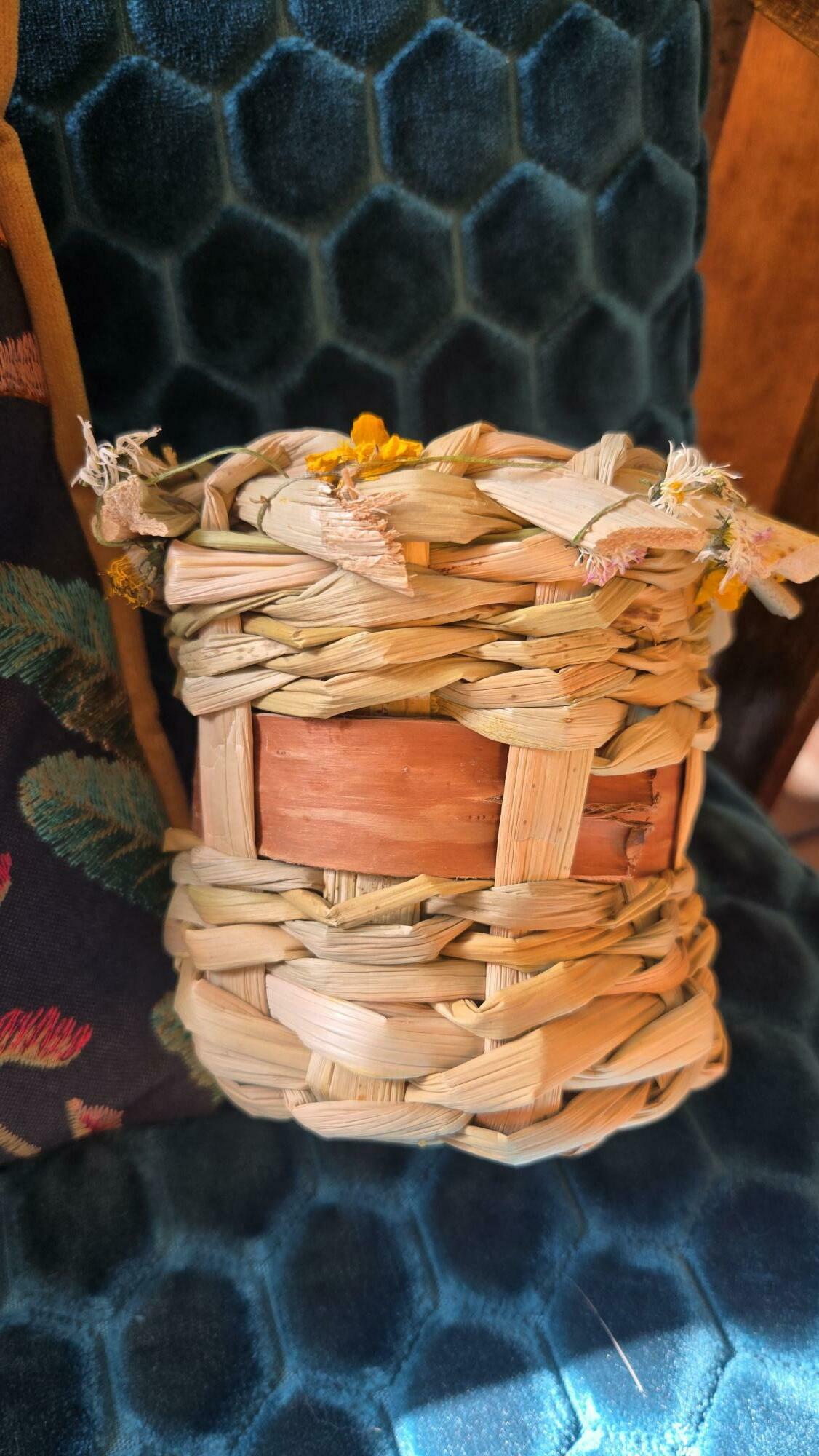Amelia Basket