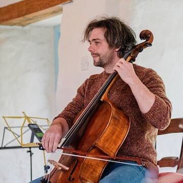 Daniel Davies: Cellist