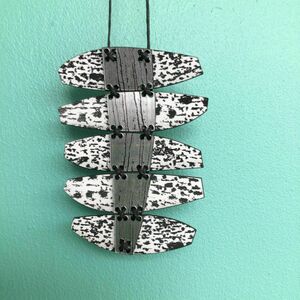 9MN17 necklace: 5 strip